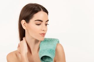 Нераздельные полотенца повышают риск акне на лице — дерматологи
