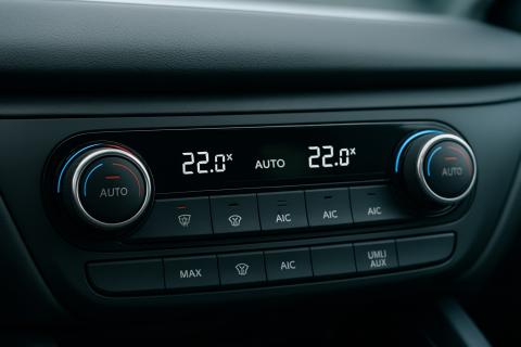 Какие причины могут повлиять на работу кондиционера в автомобиле — от предохранителей до фреона