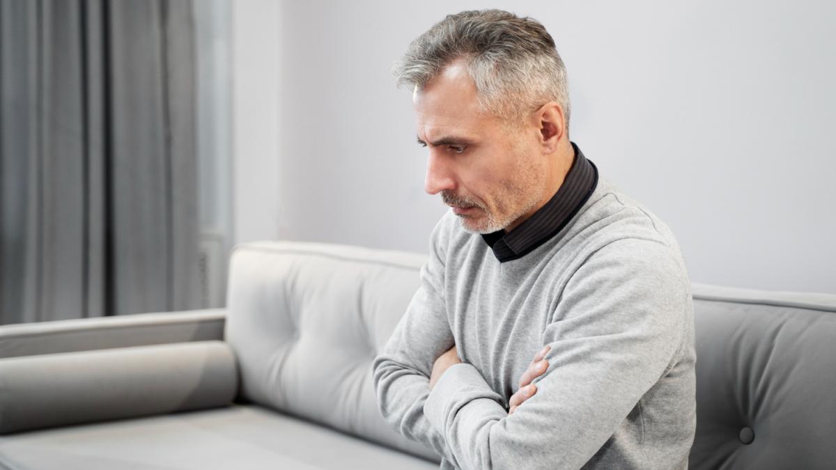 Страдающий мужчина