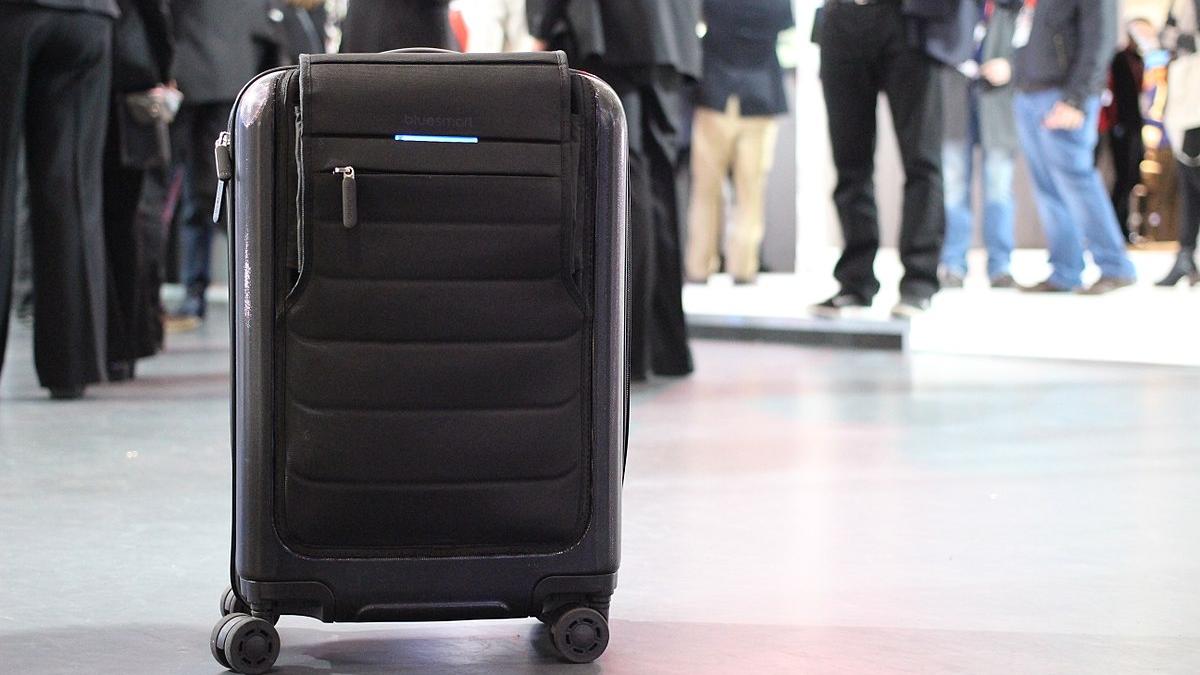 чемодан в аэропорту