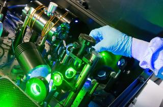 Учёные из Саратовского государственного университета разработали технологию управления магнитными свойствами для квантовых компьютеров