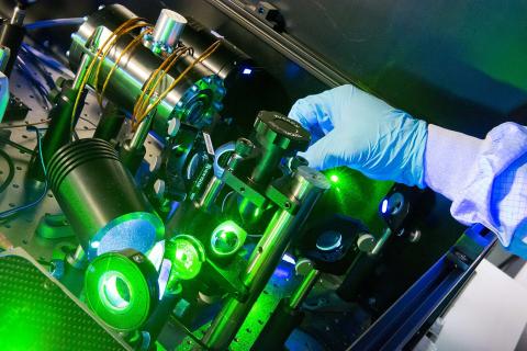 Учёные из Саратовского государственного университета разработали технологию управления магнитными свойствами для квантовых компьютеров