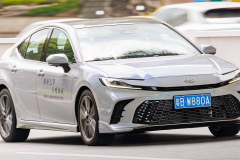 Новая Toyota Camry XV80 из Китая поступила на российский рынок