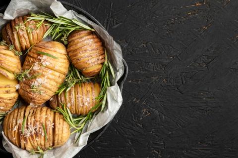 Яйца с чеддером делают начинку картофеля насыщенной