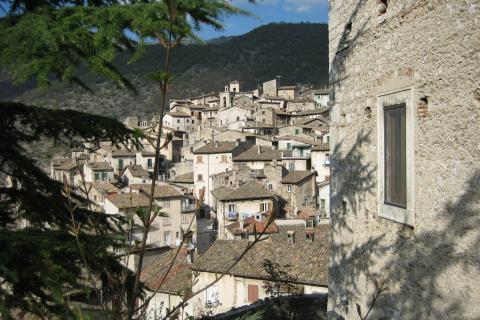 La Repubblica: в итальянской деревне 94-летняя женщина сохранила традиционный костюм