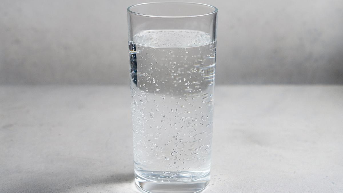Стакан с газированной водой