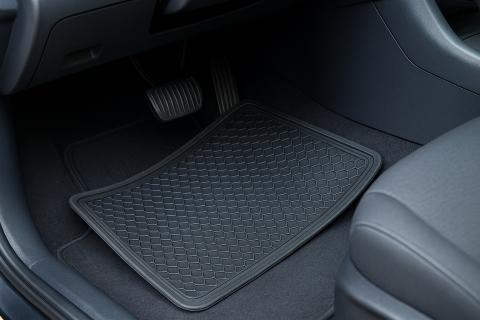 Оставил тканевые коврики на зиму — и не поверил, что с машиной может случиться такое