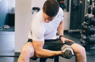 После 50 руки начинают 