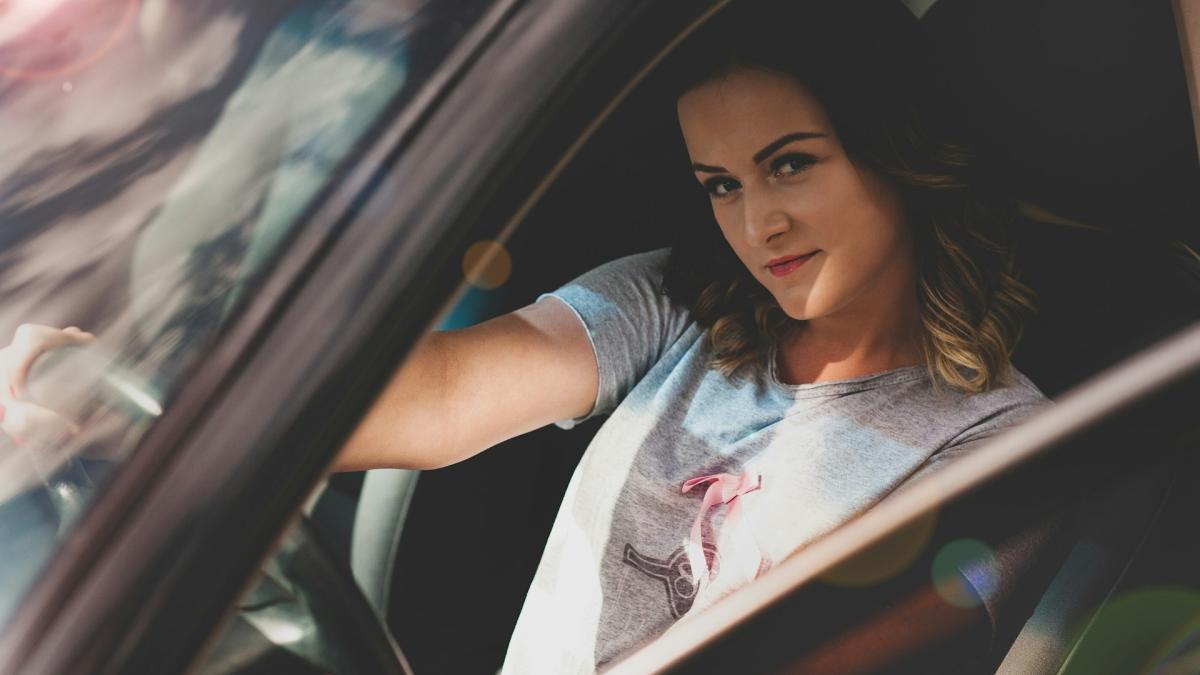 Женщина за рулем