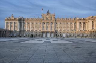 Гиды рекомендуют начинать прогулку по старому Мадриду у Королевского дворца