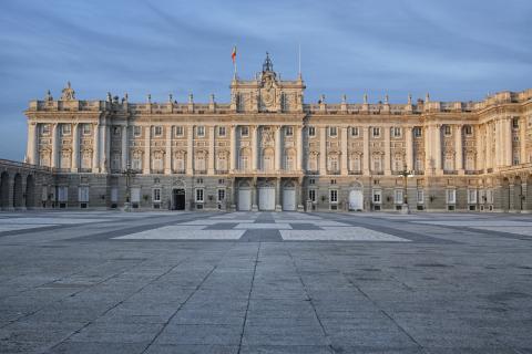 Гиды рекомендуют начинать прогулку по старому Мадриду у Королевского дворца