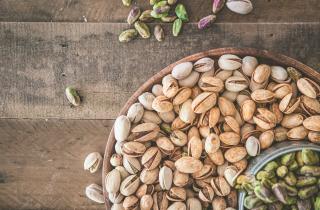 Эликсир молодости в скорлупе: горсть привычных орехов заменяет дорогие инъекции красоты