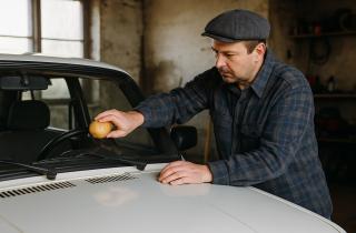 Колесников: длительный простой авто в холодном гараже вызывает коррозию кузова и деформацию шин