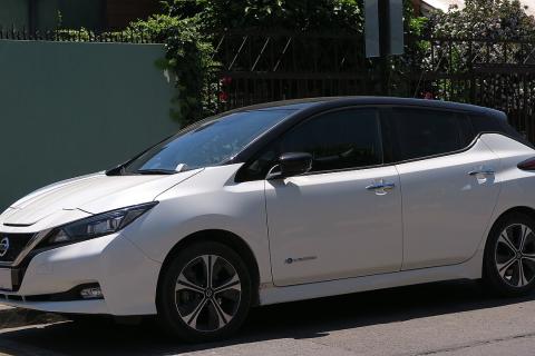 Электромобиль Nissan Leaf получил награду Wards за силовую установку 2025 года