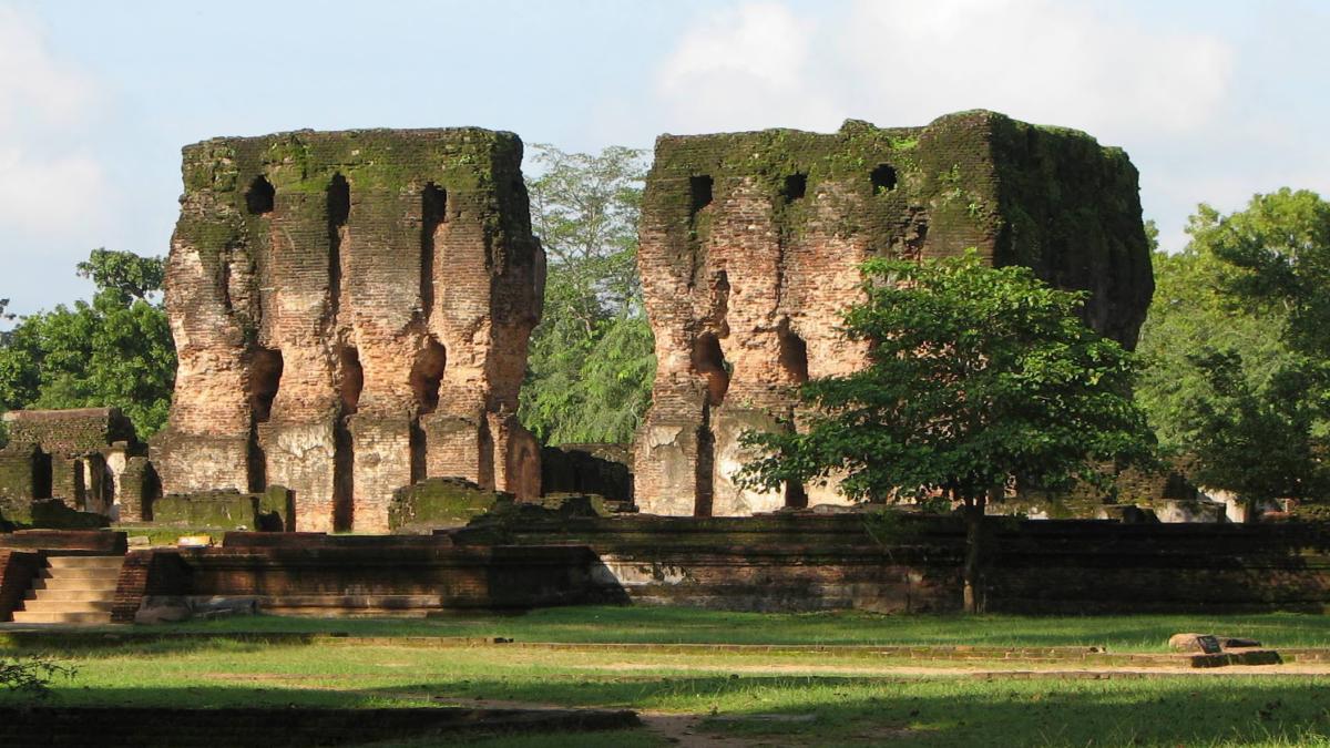 Полоннарува