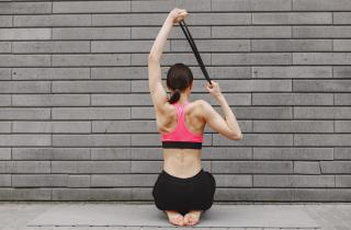 Упражнение Ведьмино зелье укрепляет мышцы кора — фитнес-тренер Сара Хейли