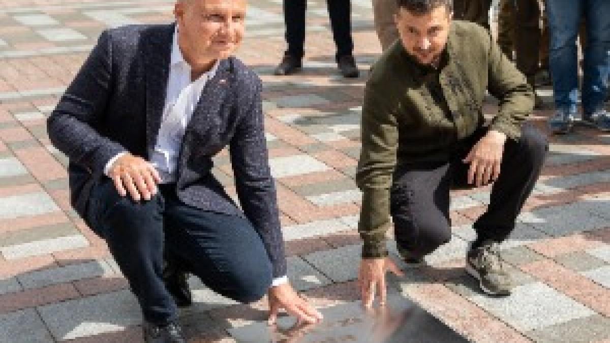 Володимир Зеленський і Анджей Дуда відкрили в Києві Алею сміливості 2 Володимир Зеленський і Анджей Дуда відкрили в Києві Алею сміливості 2