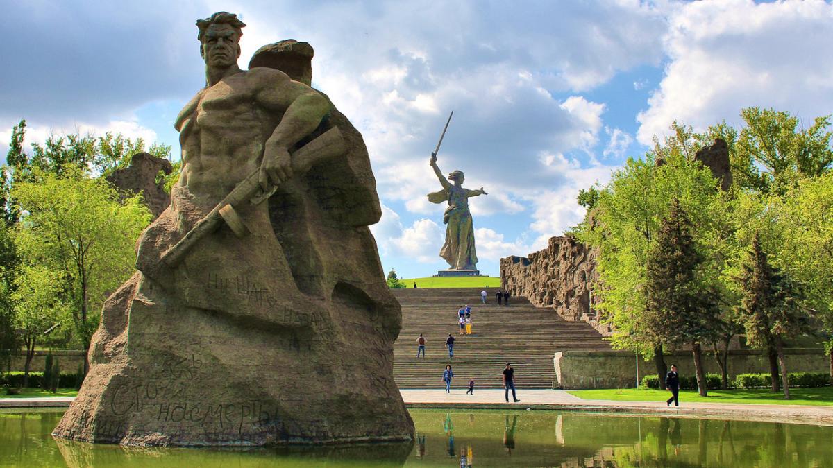 Мамаев курган, Волгоград, на правом берегу реки Волги в Центральном районе города Волгограда
