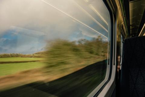 Перевозчик корректирует график движения поездов из Крыма — Гранд Сервис Экспресс