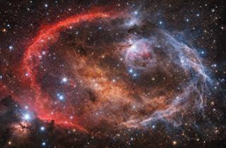 Космический детектив в пустыне Атакама: умирающие звезды прячут пыль тоньше волоса в миллиард раз