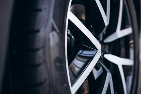 Автомеханики рассказали о последствиях перехода на колёса R18 и выше