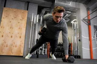 Регулярные тренировки помогают восстановить тонус мышц после 50 лет — фитнес-тренер