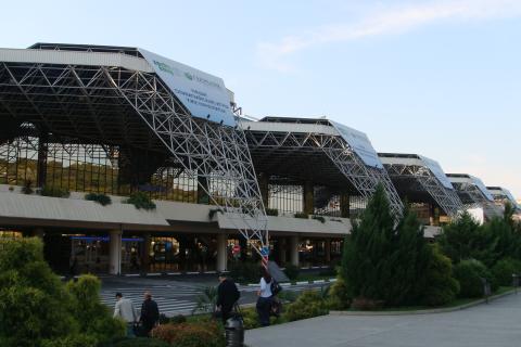 Аэропорт Сочи задержал прилёт рейсов из Москвы и ещё семи городов — ТАСС