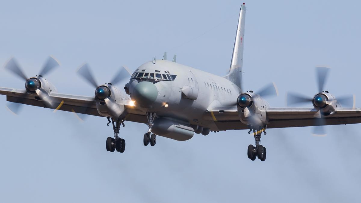 самолет ил-20м