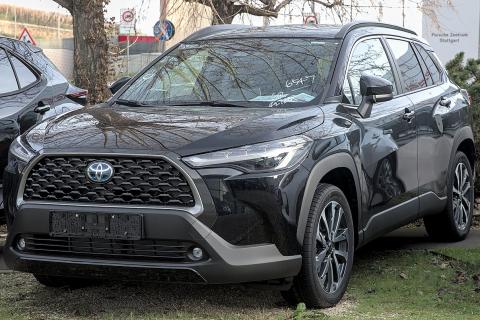 Обновлённая Toyota Corolla 2025: гибрид, новый дизайн и улучшенная экономия топлива