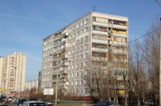 Звук катающихся шаров в потолке связан с деформацией металлической арматуры