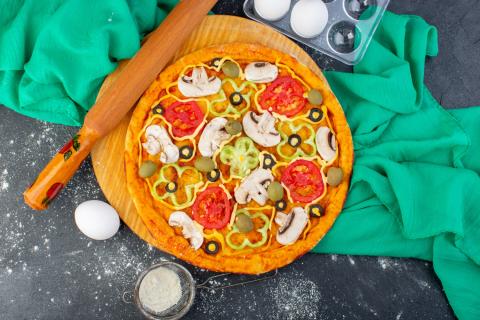 Кулинарные эксперты рекомендуют готовить средиземноморскую гриль-пиццу на углях