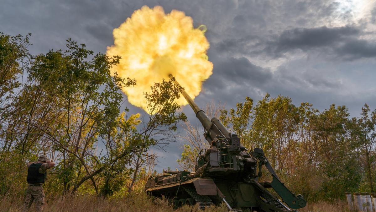UA 43rd brigade firing 2S7 Pion 02