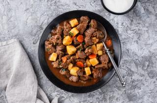 Беру говядину и ложку томатной пасты — получается тот самый вкус, который возвращает в детство