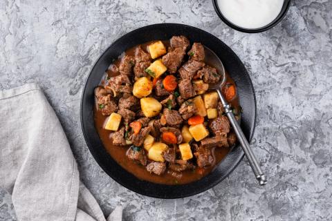 Беру говядину и ложку томатной пасты — получается тот самый вкус, который возвращает в детство
