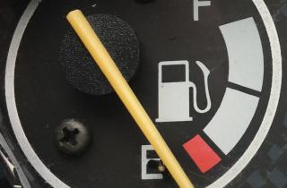 Автомобилисты зафиксировали сбои в работе бензомеров на иномарках — Autonews