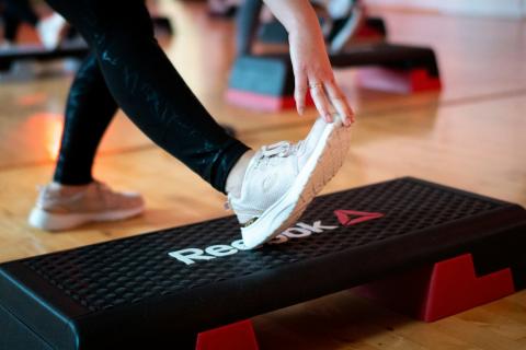 Подъем ног под углом является отличным упражнением для укрепления ног — фитнес-эксперт Манти Персаки