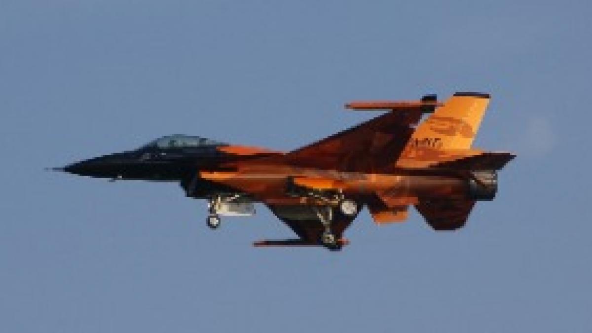 F-16 Solo Display Team Radom 2009 b F-16 Solo Display Team Radom 2009 b