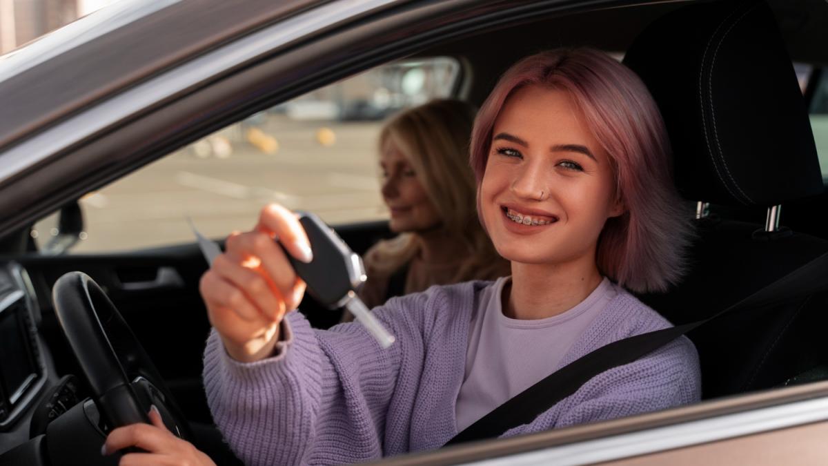 Девушка за рулём