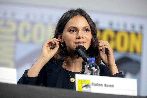 The Hollywood Reporter: Дафне Кин сыграет Артемиду в третьем сезоне 