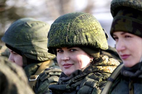 На передовую вместе: Яна Демина и её путь от военкора до бойца