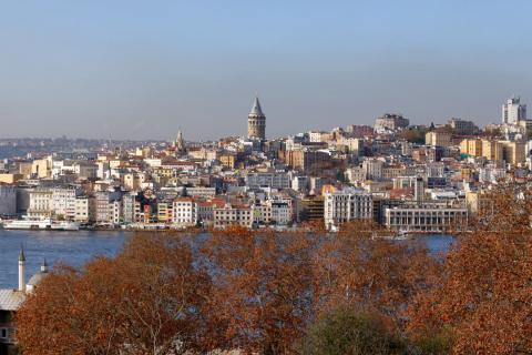 Шторм со скоростью ветра свыше 70 км/ч накрывает Стамбул — МК