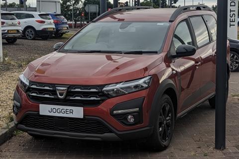 Dacia Jogger возглавил рейтинг самых доступных семейных автомобилей 2025 года
