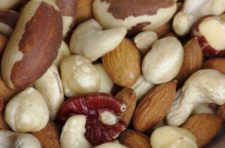 Исследование: замоченные орехи содержат больше усваиваемого железа и магния