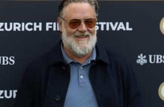 Слухи против фактов: настоящая разница в возрасте между Расселом Кроу и его девушкой шокировала поклонников