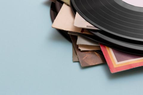 В России выросли продажи CD, винила и кассет — данные 