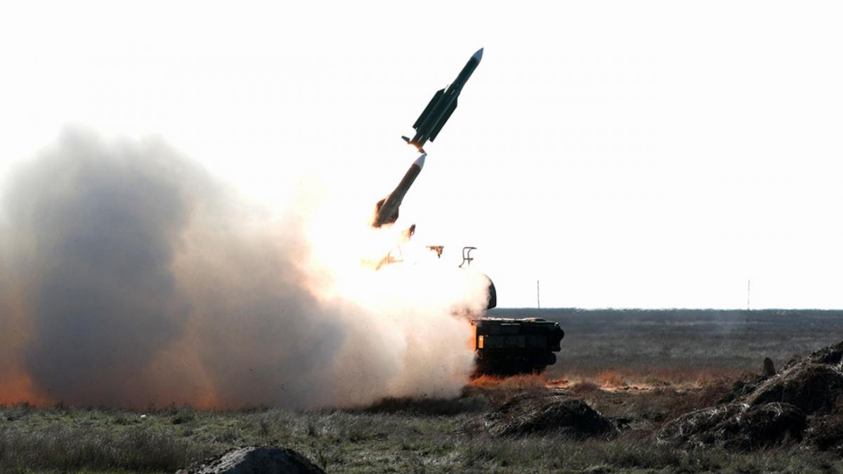 Запуск ракеты из ЗРК "Бук"