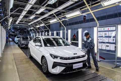 Рейтинг автопроизводителей, теряющих популярность в России: UАЗ и Lada на первых местах