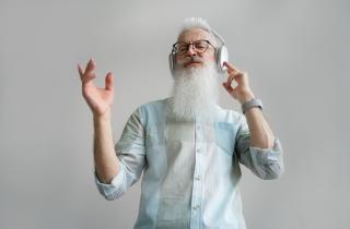 Мода на большие наушники возвращается: спрос вырос в несколько раз — аналитики