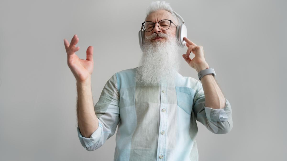 Мужчина в наушниках Мужчина в наушниках