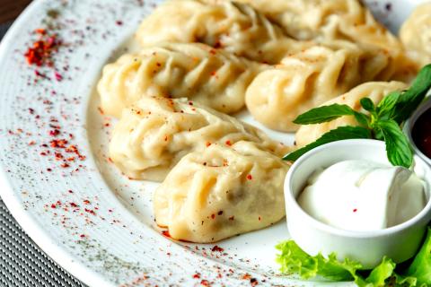 Как приготовить сочные манты с мясом и картошкой: пошаговая инструкция